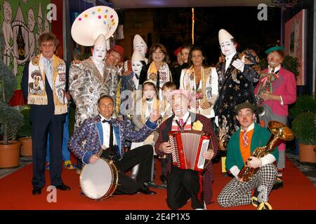 Prinzessin Stephanie und Caroline von Monaco mit Carolines Töchtern Charlotte Casiraghi und Alexandra von Hannover und Ernst August von Hannover besuchen am 19. Januar 2008 das 32. Internationale Zirkusfestival von Monte Carlo in Monaco. Foto von Pool/ABACAPRESS.COM Stockfoto