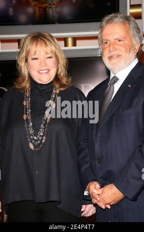 Kathy Bates und Sid Ganis, Präsidentin der Academy of Motion Picture, Arts and Sciences, geben die 80. Oscar-Nominierungen bekannt, die am 22. Januar 2008 an der Academy of Motion Picture Arts and Sciences in Los Angeles, CA, USA, stattfinden. Foto von Amanda Parks/ABACAPRESS.COM Stockfoto