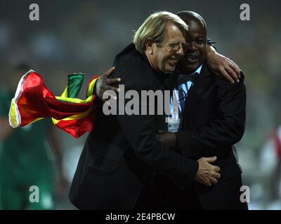 Ghanas Trainer Claude Le Roy feiert, nachdem seine Mannschaft das Spiel während des Fußballspiels des African Cup of Nations gewonnen hat, Ghana gegen Marokko in Accra, Ghana am 28. Januar 2008. Ghana gewann das Spiel 2:0. Foto von Steeve McMay/Cameleon/ABACAPRESS.COM Stockfoto