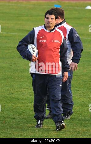 Marc Lievremont, Trainer der französischen Rugby-Union-Nationalmannschaft, während einer Trainingseinheit in Marcoussis bei Paris am 30. Januar 2008. Frankreich wird Schottland für das IRB Six Nations Turnier am 03. Februar in Murrayfield gegenüberstellen. Foto von Nicolas Gouhier/Cameleon/ABACAPRESS.COM Stockfoto