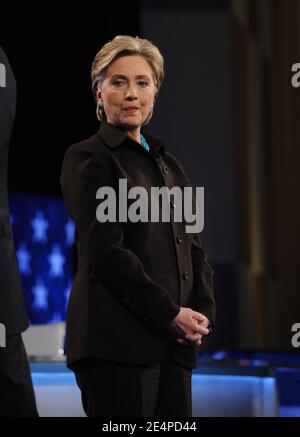 Die demokratische Präsidentschaftskandidatin, Senatorin Hillary Clinton, tritt am Donnerstag, den 31. Januar 2008, im Kodak Theatre am Hollywood Boulevard in Los Angeles, CA, USA, auf die Bühne während der demokratischen Debatte von CNN/Politico. Foto von Lionel Hahn/ABACAPRESS.COM Stockfoto