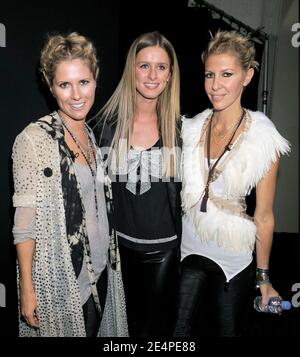 (L-R) Sass und Bide Designerin Sarah-Jane Clarke, Nicky Hilton und Sass und Bide Designerin Heidi Middleton Backstage bei der Sass und Bide Herbst 2008 Kollektion während der Mercedes-Benz Fashion Week, die am Samstag, 2. Februar 2008 im Bryant Park in New York City, NY, USA, stattfand. Foto von David Miller/ABACAPRESS.COM Stockfoto