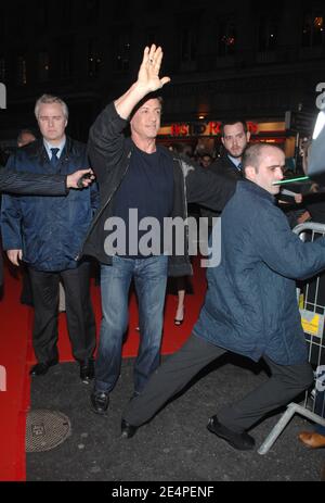 Der amerikanische Schauspieler Sylvester Stallone kommt zur Premiere seines neuen Films 'John Rambo', der am 4. Februar 2008 im Paramount Opera Kino in Paris, Frankreich, stattfand. Foto von Nicolas Khayat/ABACAPRESS.COM Stockfoto