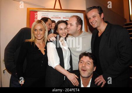 David Brecourt, Vanessa Demouy, Philippe Lellouche, Christian Vadim posiert mit Sebastien Cauet und Cecile De Menibus während der Party zur Unterstützung der "Operation Pieces Jaunes", die am 04. Februar 2008 im Theater des Maturins in Paris, Frankreich, stattfand. Foto von Giancarlo Gorassini/ABACAPRESS.COM Stockfoto