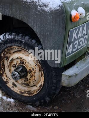 Januar 2021 - Alte Land Rover Serie 2 mit Freiradnabe in Axbridge bei Cheddar, Somerset, Großbritannien. Stockfoto