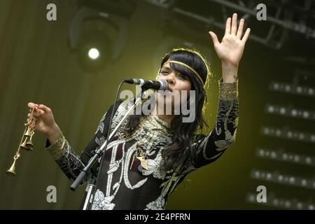 Die Sängerin Natasha Khan von der britischen Band bat for Lashes spielt live auf der Bühne während der 5. Ausgabe des "Rock en seine" Musikfestivals, in Saint-Cloud bei Paris, Frankreich, am 26. August 2007. Foto von DS/ABACAPRESS.COM Stockfoto