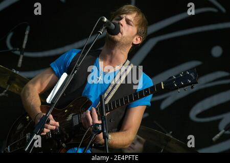 DIE US-Band Kings of Leon spielt live auf der Bühne während der 5. Ausgabe des "Rock en seine" Musikfestivals, in Saint-Cloud bei Paris, Frankreich, am 26. August 2007. Foto von DS/ABACAPRESS.COM Stockfoto