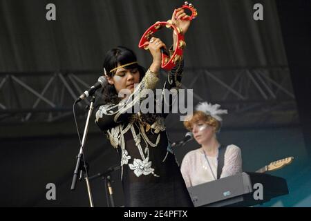 Die Sängerin Natasha Khan von der britischen Band bat for Lashes spielt live auf der Bühne während der 5. Ausgabe des "Rock en seine" Musikfestivals, in Saint-Cloud bei Paris, Frankreich, am 26. August 2007. Foto von DS/ABACAPRESS.COM Stockfoto