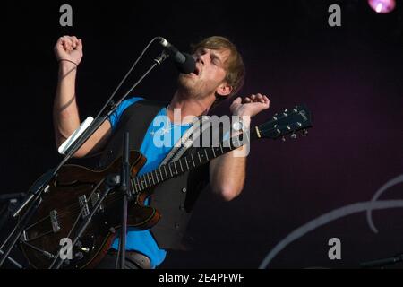 DIE US-Band Kings of Leon spielt live auf der Bühne während der 5. Ausgabe des "Rock en seine" Musikfestivals, in Saint-Cloud bei Paris, Frankreich, am 26. August 2007. Foto von DS/ABACAPRESS.COM Stockfoto