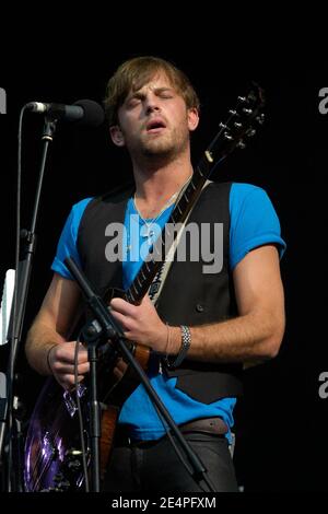 DIE US-Band Kings of Leon spielt live auf der Bühne während der 5. Ausgabe des "Rock en seine" Musikfestivals, in Saint-Cloud bei Paris, Frankreich, am 26. August 2007. Foto von DS/ABACAPRESS.COM Stockfoto