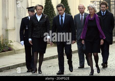 Michele Alliot-Marie, Nicolas Sarkozy, Dominique Erignac (Claude Erigancs Witwe) und ihr Sohn Charles-Antoine, während einer Zeremonie Place Beauvau, in Erinnerung an Präfekt Claude Erignac, der 1998 auf Korsika getötet wurde. Paris, Frankreich, am 6. Februar 2008. Foto von Mousse-Taamallah/ABACAPRESS.COM Stockfoto