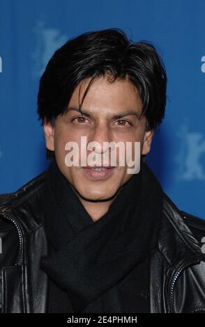 Bollywood-Superstar der indische Schauspieler Shah Rukh Khan posiert für Bilder während der Fotozelle "Om Shanti Om" bei den 58. Jährlichen Berliner Filmfestspielen am 8. Februar 2008 in Berlin. Foto von Nicolas Khayat/ABACAPRESS.COM Stockfoto