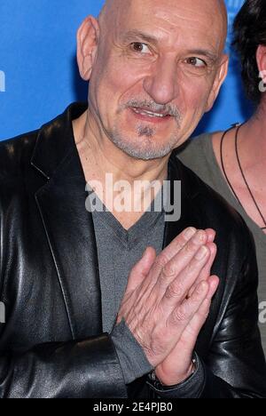 Das Darstellermitglied Sir Ben Kingsley posiert für Bilder während der 'Transsiberian' Fotoschau auf den 58. Filmfestspielen Berlin, Deutschland, am 9. Februar 2008. Foto von Nicolas Khayat/ABACAPRESS.COM Stockfoto