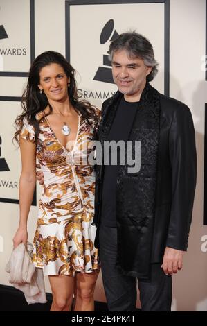 Andrea Bocelli und seine Frau nehmen an den 50. Jährlichen Grammy Awards Teil, die am 10. Februar 2008 im Staples Center in Los Angeles, CA, USA, verliehen werden. Foto von Lionel Hahn/ABACAPRESS.COM Stockfoto