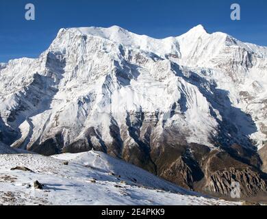 Blick auf die Südwand des Mount Annapurna 3 III, Annapurna Range, Annapurna Circuit Trekking Trail, Nepal Stockfoto