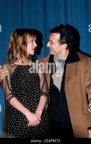 Albert Dupontel und Melanie Laurent nehmen an der Premiere von "Paris" Teil, die am 11. Februar 2008 im UGC Normandy in Paris, Frankreich, stattfand. Foto von Giancarlo Gorassini/ABACAPRESS.COM Stockfoto