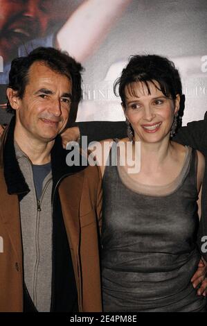 Albert Dupontel und Juliette Binoche nehmen an der Premiere von "Paris" Teil, die am 11. Februar 2008 im UGC Normandy in Paris, Frankreich, stattfand. Foto von Giancarlo Gorassini/ABACAPRESS.COM Stockfoto