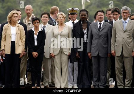 Mitglieder der französischen Regierung Valerie Pecresse, Rachida Dati, Michele Alliot-Marie, Rama Yade, Christian Estrosi und Herve Morin bei einem Treffen zwischen dem französischen Präsidenten Nicolas Sarkozy und seinem brasilianischen Amtskollegen Luiz Inacio Lula da Silva in Saint-Georges de l'Oyapock in Französisch-Guayana, Eine Stadt am Fluss, die Französisch-Guayana von Nordbrasilien trennt, am 12. Februar 2008. Foto von Thierry Orban/ABACAPRESS.COM Stockfoto