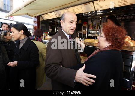 Der Bürgermeister und ehemalige Premierminister von Bordeaux, Alain Juppe, setzt sich für die nächsten Bürgermeisterwahlen am 14. Februar 2008 in Bordeaux, Frankreich, ein. Foto von Patrick Bernard/ABACAPRESS.COM Stockfoto