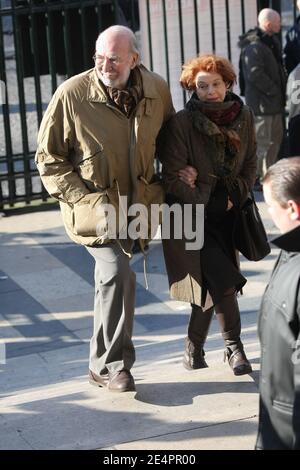 Jean-Pierre Marielle und seine Frau Agathe Natanson kommen am 16. Februar 2008 bei der Trauermesse für den legendären Sänger Henri Salvador in der Madeleine-Kirche in Paris an. Salvador starb im Alter von 90 Jahren eines Aneurysmas in seinem Pariser Haus am 13. Februar. Foto von ABACAPRESS.COM Stockfoto