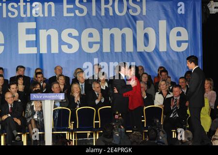 Christian Estrosi und Denise Fabre nehmen an der Einführung seiner Liste für die Bürgermeisterwahlen in Nizza, Frankreich, am 17. Februar 2008 Teil. Foto von Erci Boizet/ABACAPRESS.COM Stockfoto