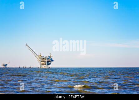 Eine ExxonMobil Erdgasanlage ist im Golf von Mexiko am 4. März 2016 in Dauphin Island, Alabama, abgebildet. Stockfoto