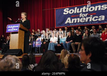 Die demokratische Präsidentschaftskandidatin der New Yorker Senatorin Hillary Rodham Clinton spricht am 20. Februar 2008 bei einer Spendenaktion für einen "niedrigen Dollar" am Hunter College in New York City, NY, USA. Foto von Gregorio Binuya/ABACAPRESS.COM Stockfoto