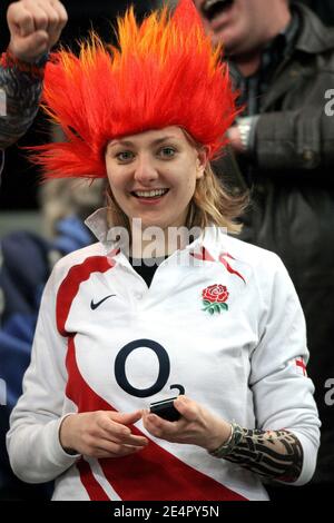 Englands Fan während der RBS 6 Nations Championship 2008 Rugby Union Frankreich gegen England im Stade de France in Saint-Denis, bei Paris, Frankreich am 23. Februar 2008. England gewann 24-13. Foto von Gouhier-Taamallah/Cameleon/ABACAPRESS.COM Stockfoto