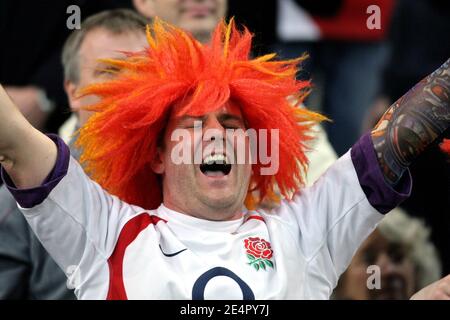 Englands Fan während der RBS 6 Nations Championship 2008 Rugby Union Frankreich gegen England im Stade de France in Saint-Denis, bei Paris, Frankreich am 23. Februar 2008. England gewann 24-13. Foto von Gouhier-Taamallah/Cameleon/ABACAPRESS.COM Stockfoto