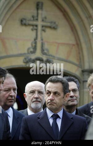 Nicolas Sarkozy nimmt an einer Zeremonie am Mont Valerien-Widerstanddenkmal in der Nähe von Paris Teil, wo während des Zweiten Weltkriegs mehr als 1000 Menschen hingerichtet wurden. Suresnes, Frankreich, am 23. Februar 2008. Foto von Ludovic/Pool/ABACAPRESS.COM Stockfoto