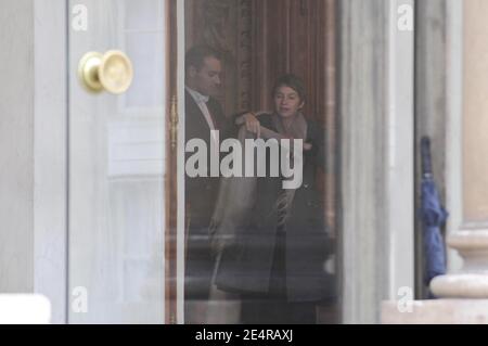 Der französische MEDEF-Präsident Laurence Parisot verlässt den Elysee-Palast, als der französische Präsident Nicolas Sarkozy und seine Frau Carla am 8. März 2008 im Elysee-Palast in Paris, Frankreich, 150 "außergewöhnliche Frauen" zu einem Mittagessen zum Internationalen Frauentag empfangen. Foto von Ammar Abd Rabbo/ABACAPRESS.COM Stockfoto