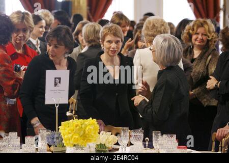 Die französische MEDEF-Präsidentin Laurence Parisot beim Mittagessen von 150 "außergewöhnlichen Frauen" im Elysee-Palast in Paris, Frankreich, am 8. März 2008, anlässlich des "Internationalen Frauentages". Foto von Ludovic/Pool/ABACAPRESS.COM Stockfoto