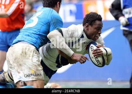 Frankreichs Fulgence Ouedraogo während des RBS 6 Nations Championship 2008 Rugby Union Spiel, Frankreich gegen Italien, im Stade de France in Saint-Denis, außerhalb von Paris, Frankreich am 9. März 2008. Frankreich gewann 25-13. Foto von Mehdi Taamallah/Cameleon/ABACAPRESS.COM Stockfoto