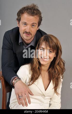 Die französischen Schauspieler Audrey Dana und Jocelyn Quivrin, Gewinner des Kinopreises 'Prix Romy Schneider-Patrick Dewaere 2008', posieren am 17. März 2008 im Royal Monceau Hotel in Paris, Frankreich, vor der offiziellen Preisverleihung. Foto von Christophe Guibbaud/ABACAPRESS.COM Stockfoto