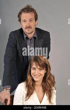 Die französischen Schauspieler Audrey Dana und Jocelyn Quivrin, Gewinner des Kinopreises 'Prix Romy Schneider-Patrick Dewaere 2008', posieren am 17. März 2008 im Royal Monceau Hotel in Paris, Frankreich, vor der offiziellen Preisverleihung. Foto von Christophe Guibbaud/ABACAPRESS.COM Stockfoto