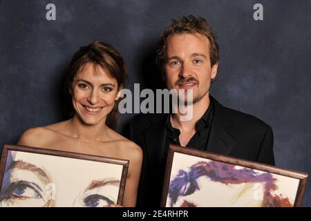 Die französischen Schauspieler Audrey Dana und Jocelyn Quivrin, Gewinner des Kinopreises 'Prix Romy Schneider-Patrick Dewaere 2008', posieren am 17. März 2008 im Royal Monceau Hotel in Paris, Frankreich. Foto von Christophe Guibbaud/ABACAPRESS.COM Stockfoto