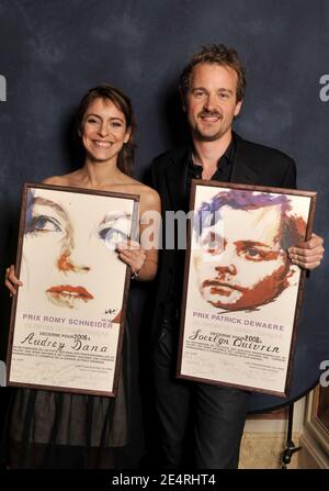 Die französischen Schauspieler Audrey Dana und Jocelyn Quivrin, Gewinner des Kinopreises 'Prix Romy Schneider-Patrick Dewaere 2008', posieren am 17. März 2008 im Royal Monceau Hotel in Paris, Frankreich. Foto von Christophe Guibbaud/ABACAPRESS.COM Stockfoto