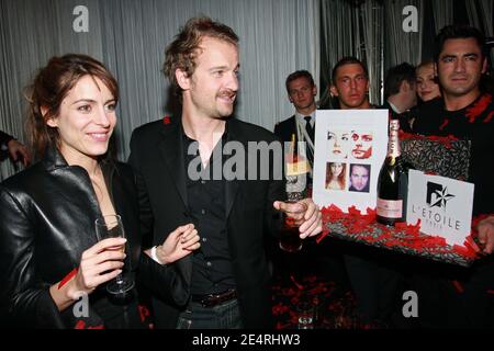 Die französischen Schauspieler Audrey Dana und Jocelyn Quivrin feiern ihre Preise 'Prix Romy Schneider-Patrick Dewaere 2008' während der After Party im Club 'L'Etoile' in Paris, Frankreich am 17. März 2008. Foto von Benoit Pinguet/ABACAPRESS.COM Stockfoto
