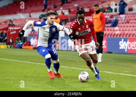 MIDDLESBROUGH, ENGLAND. 24. JANUAR Harvey Elliott von Blackburn Rovers in Aktion mit Middlesbroughs Marc Bola während des Sky Bet Championship Matches zwischen Middlesbrough und Blackburn Rovers im Riverside Stadium, Middlesbrough am Sonntag, 24. Januar 2021. (Kredit: Mark Fletcher, Mi News) Kredit: MI Nachrichten & Sport /Alamy Live Nachrichten Stockfoto