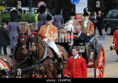 Prinz Charles von Wales fährt am 26. März 2008 in einer Kutsche mit der Herzogin von Cornwall in Windsor Castle, Großbritannien. Foto von Jacques Witt/Pool/ABACAPRESS.COM. Stockfoto