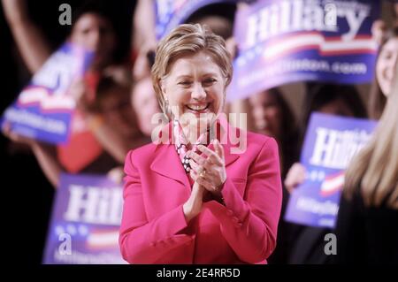 Präsidentschaftskandidatin Hillary Rodham Clinton (D-NY) und Tochter Chelsea nehmen an einer "March to Victory"-Spendenaktion in der "Daughters of the American Revolution Constitution Hall" am 26. März 2008 in Washington, DC, USA Teil. Foto von Olivier Douliery /ABACAPRESS.COM Stockfoto