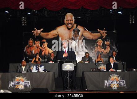 WWE Superstar Big Show besucht die Floyd Mayweather & Big Show Pressekonferenz für Wrestlemania XXIV am 26. März 2008 im Hard Rock Cafe in New York City, NY, USA. Foto von Gregorio Binuya/Cameleon/ABACAPRESS.COM Stockfoto