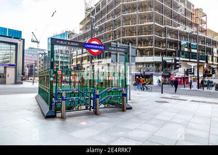 23. Januar 2021 - London, Großbritannien, schloss die Station Tottenham Court Road während der 3. Coronavirus-Pandemiesperre Stockfoto