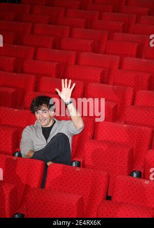 Schauspieler Albert Dupontel posiert für Bilder während des 19. Valenciennes Filmfestivals in Valenciennes, Frankreich am 29. März 2008. Foto von Denis Guignebourg/ABACAPRESS.COM Stockfoto