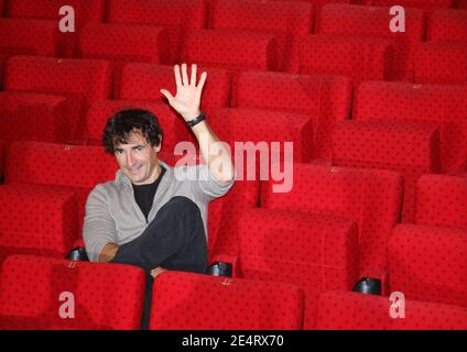 Schauspieler Albert Dupontel posiert für Bilder während des 19. Valenciennes Filmfestivals in Valenciennes, Frankreich am 29. März 2008. Foto von Denis Guignebourg/ABACAPRESS.COM Stockfoto