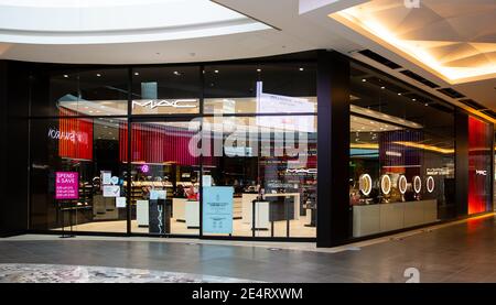 Santa Clara, CA, USA - 14. Januar 2021: MAC Fashion Luxus Designer Kosmetik und Duft Store. Kanadischer Kosmetikhersteller. Stockfoto