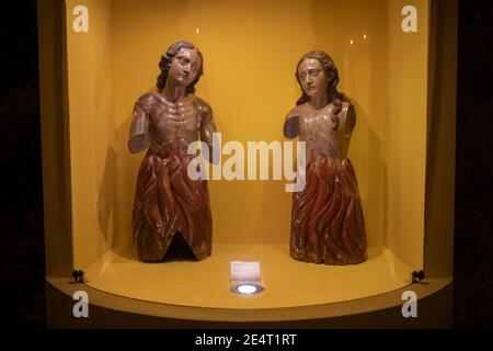 Antike religiöse Statue von Figuren im Fegefeuer im Convento Santo Domingo Museum in Antigua, Guatemala, Mittelamerika Stockfoto