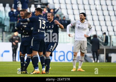 Turin, Italien. Januar 2021. Juventus feiert während der Serie A Fußballspiel zwischen Juventus und Bologna FC. Juventus gewann 2-0 gegen Bologna. Sportstadien in ganz Italien unterliegen aufgrund der Coronavirus-Pandemie strengen Beschränkungen, da staatliche Gesetze zur sozialen Distanzierung Fans in Veranstaltungsorten verbieten, was dazu führt, dass Spiele hinter verschlossenen Türen gespielt werden (Foto von Alberto Gandolfo/Pacific Press) Quelle: Pacific Press Media Production Corp./Alamy Live News Stockfoto