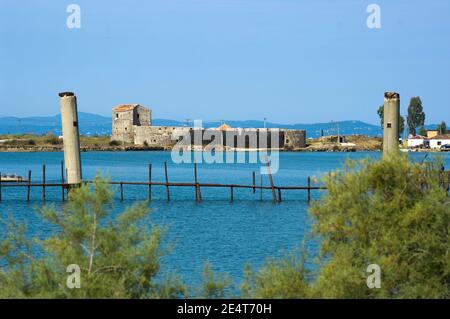 Dreieckige Festung am Ufer des Vivari-Kanals in Butrint, Albanien Stockfoto