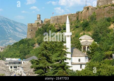 Teqe Moschee und Turmuhr in Gjirokaster, Albanien Stockfoto